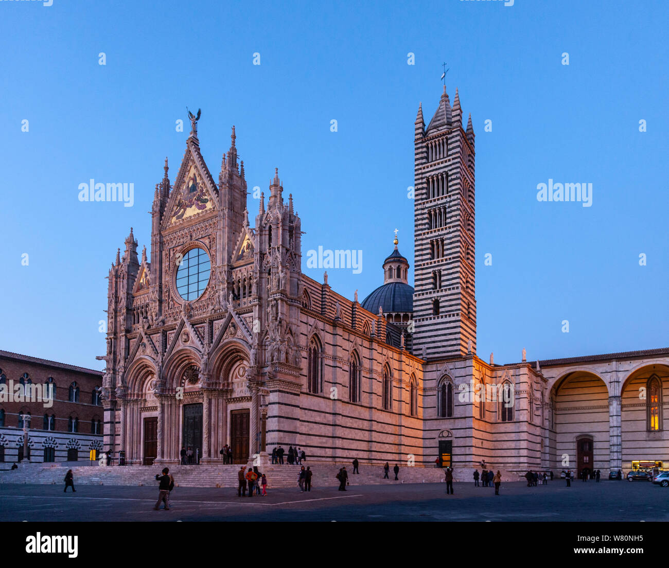 Duomo di Siena, Cattedrale, Cattedrale una cattedrale medievale con una facciata in stile gotico, a cupola con lanterna e campanile, del XIII secolo con il XIX secolo mosaici Foto Stock