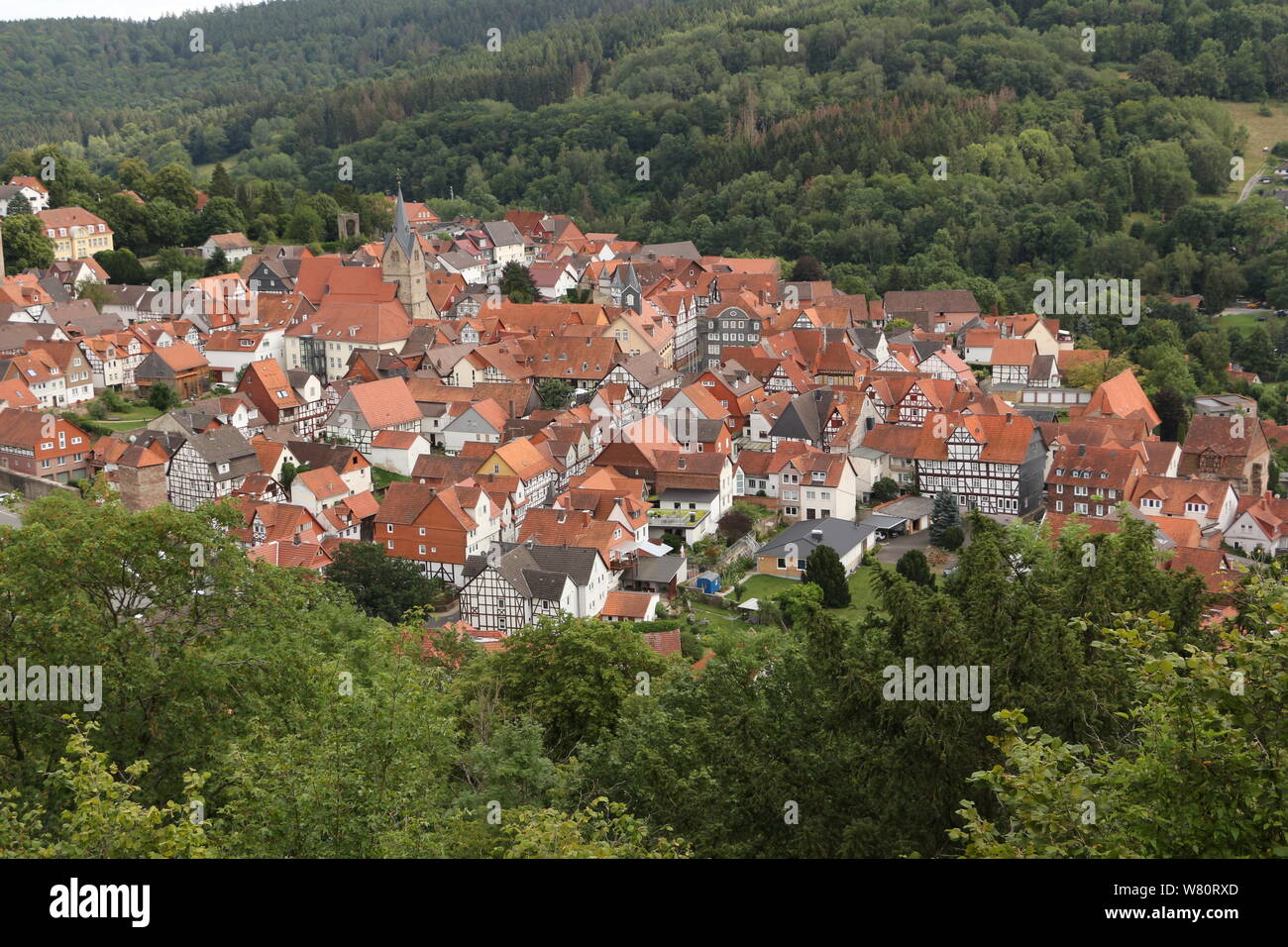 Blick von Schloss Spangenberg auf die Altstadt der Stadt Spangenberg in Hessen Foto Stock
