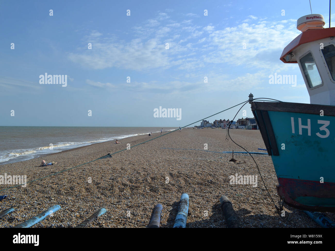 Tradizionale barca da pesca sulla spiaggia di Aldeburgh, Suffolk, Regno Unito Foto Stock