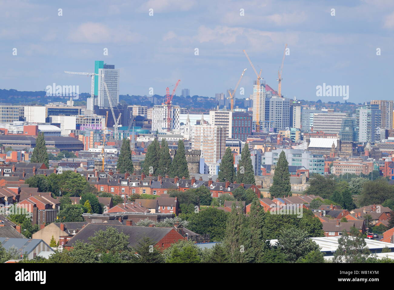 Vista su Leeds da Leysholme Drive in Wortley. Foto Stock