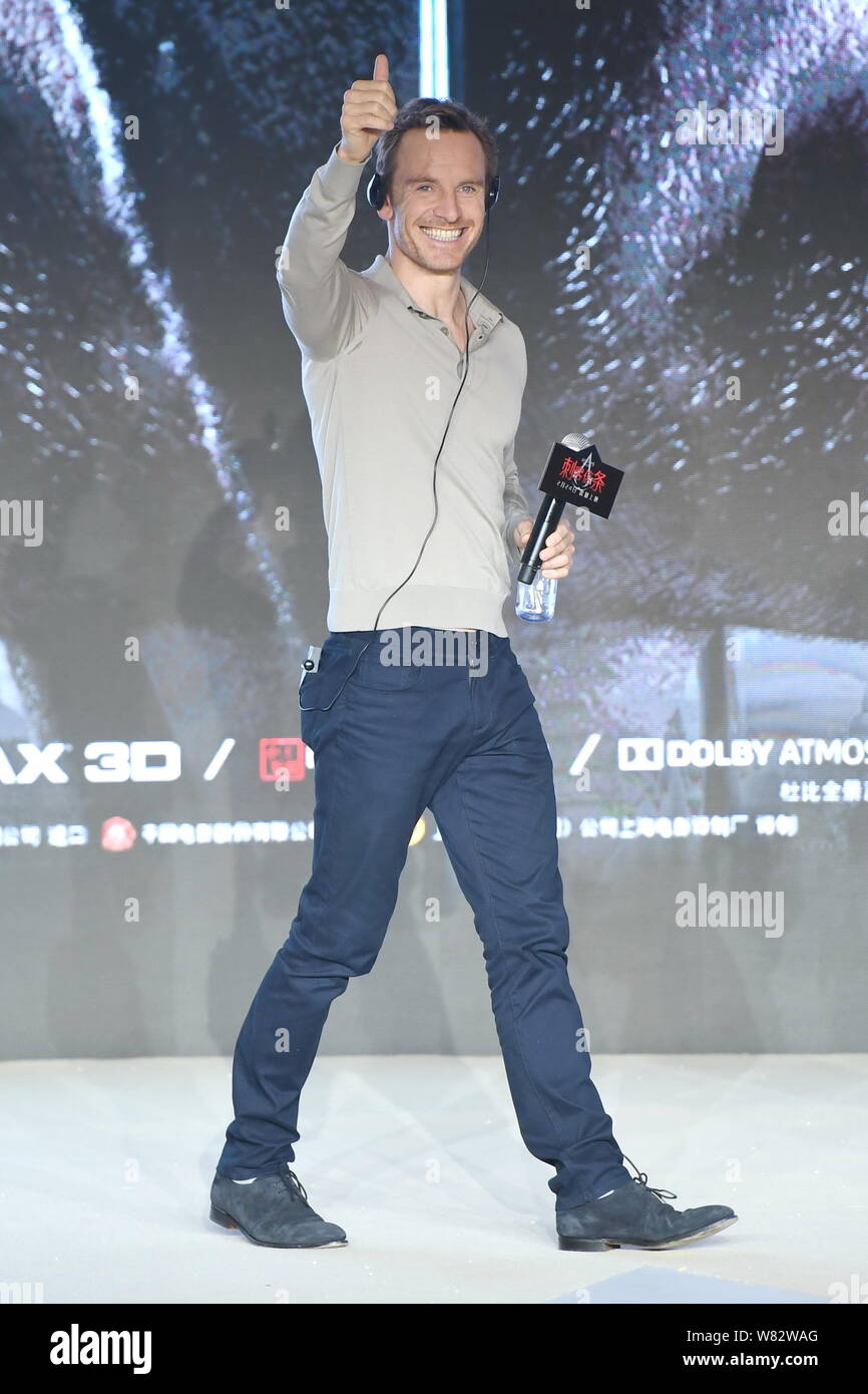 Tedesco-nati attore irlandese Michael Fassbender partecipa a una conferenza stampa per il suo film "Assassin 's Creed' a Pechino in Cina, 20 febbraio 2017. Foto Stock