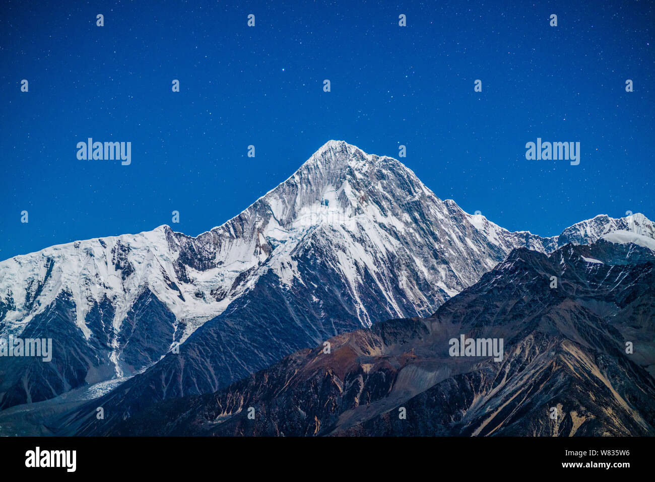 Il paesaggio del monte Gongga, noto anche come Minya Konka montagna, nella contea di Kangding, Garze tibetano prefettura autonoma, a sud-ovest della Cina di Sichuan Foto Stock