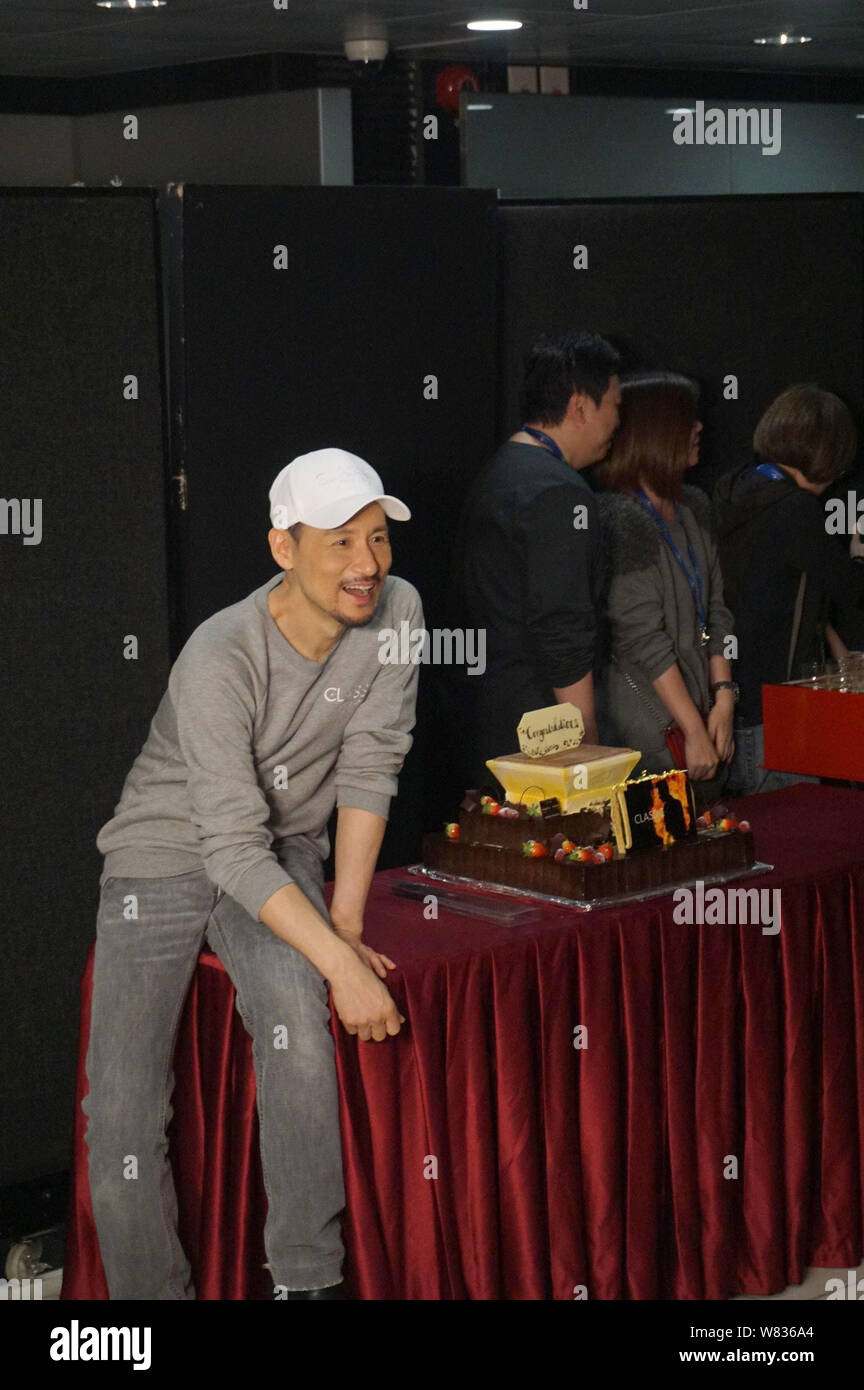 Hong Kong cantante Jacky Cheung pone a una festa per il suo 'un tour classico" in concerto a Hong Kong, Cina, 3 gennaio 2017. Foto Stock