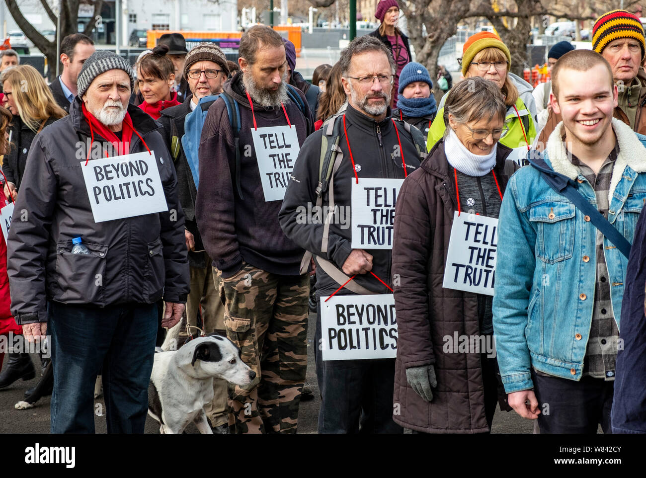 La Ribellione di estinzione protestare contro il cambiamento climatico inazione, al di fuori del Parlamento della Tasmania in Hobart, oggi (giovedì 8 agosto 2019) Foto Stock