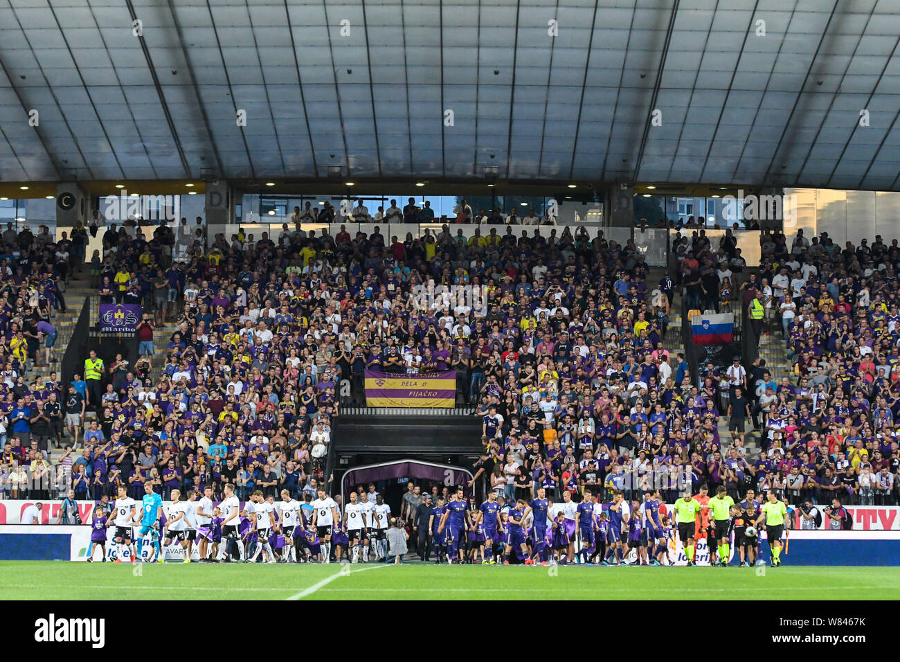 I giocatori partecipare a un passo prima della prima gamba partita di calcio tra NK Maribor (SLO) e Rosenborg BK (NOR) nel terzo turno di qualificazione della UEFA Champions League.Punteggio finale: NK Maribor 1-3 Rosenborg BK Foto Stock