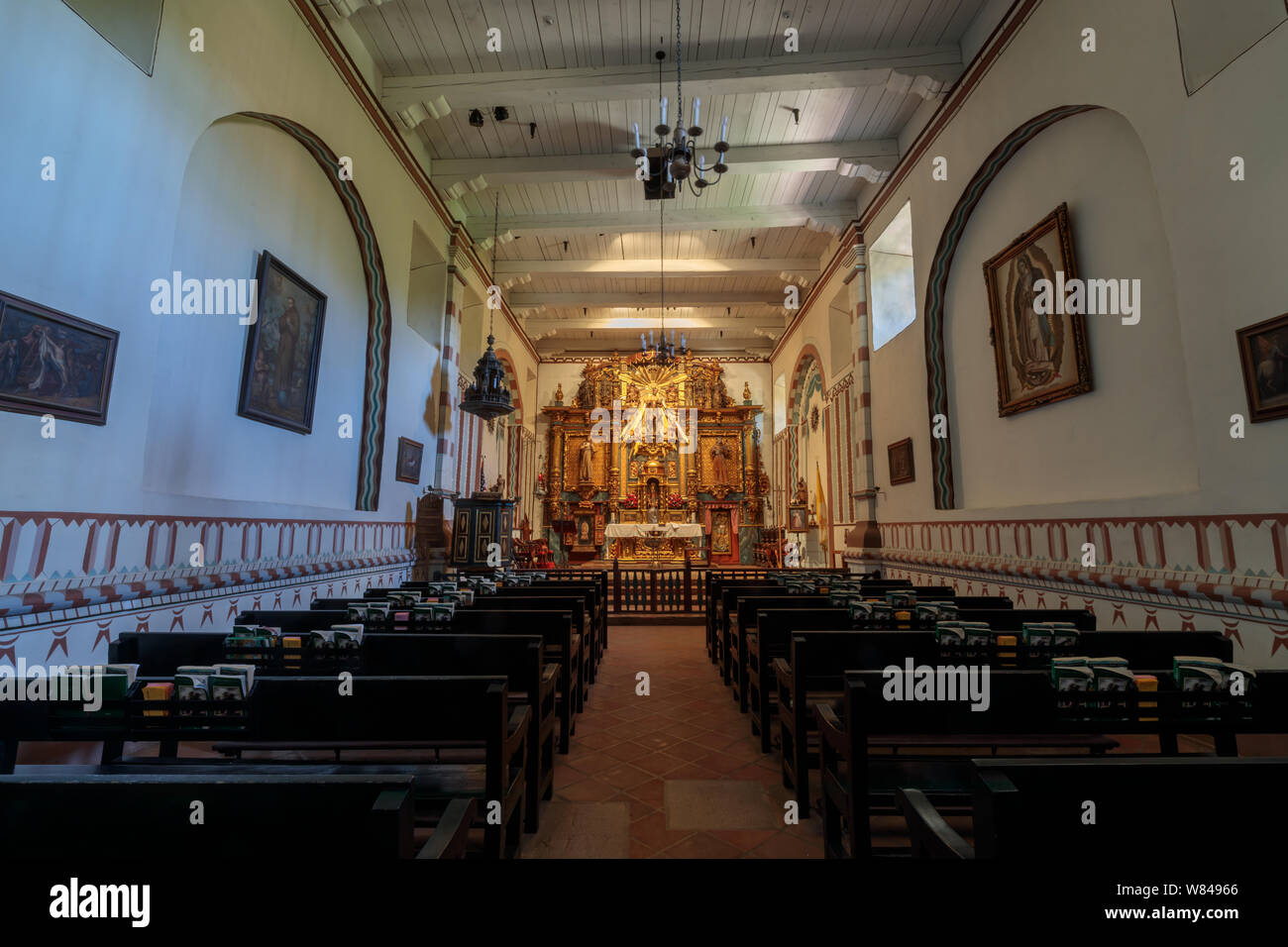 Mission Hills, in California - Luglio 21, 2019: Interno della chiesa della Missione di San Fernando Rey de España. Foto Stock