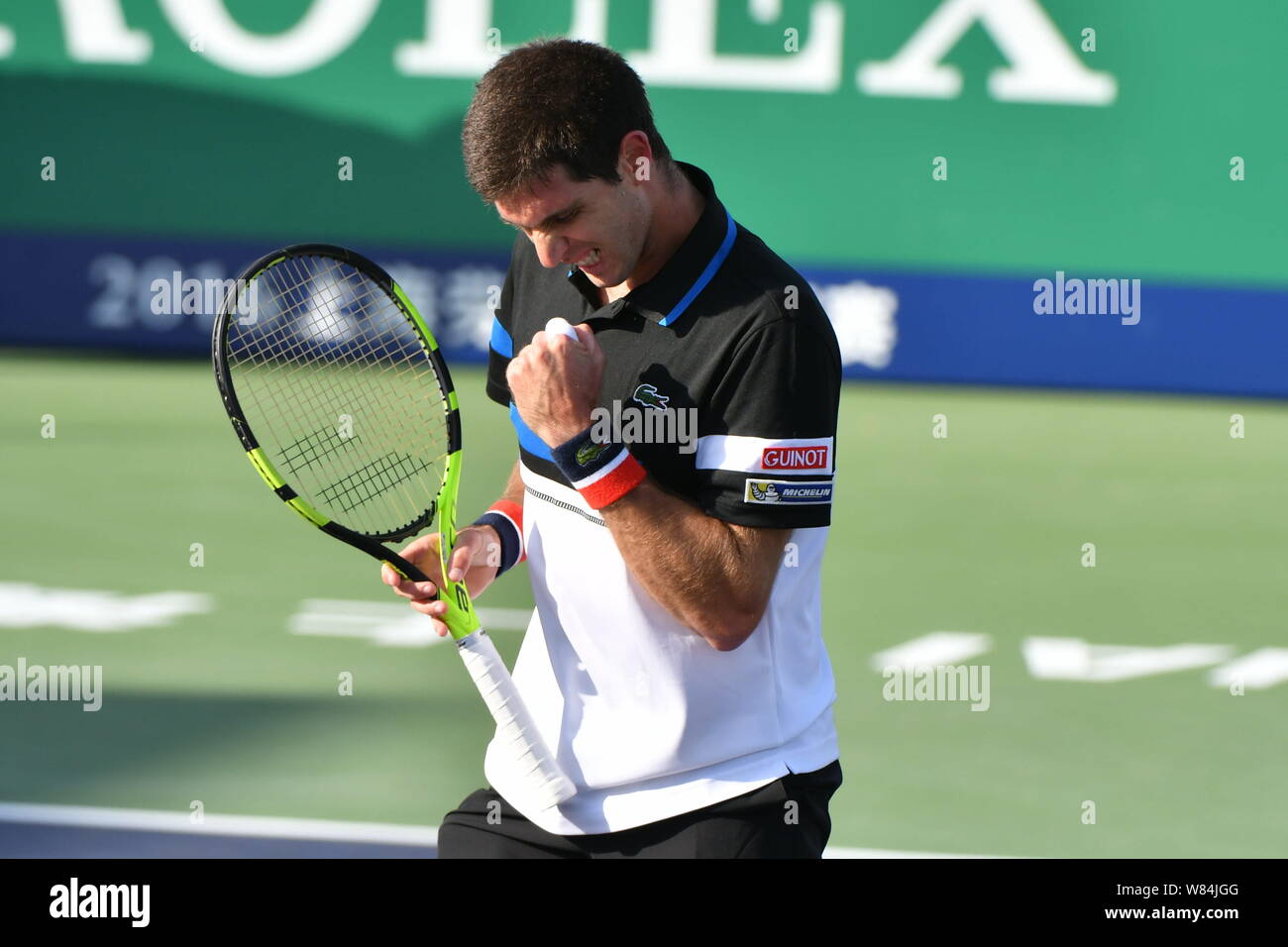 Federico Delbonis di Argentina reagisce dopo il punteggio contro Kyle Edmund del Regno Unito nel loro primo incontro degli uomini singoli durante la 201 Foto Stock