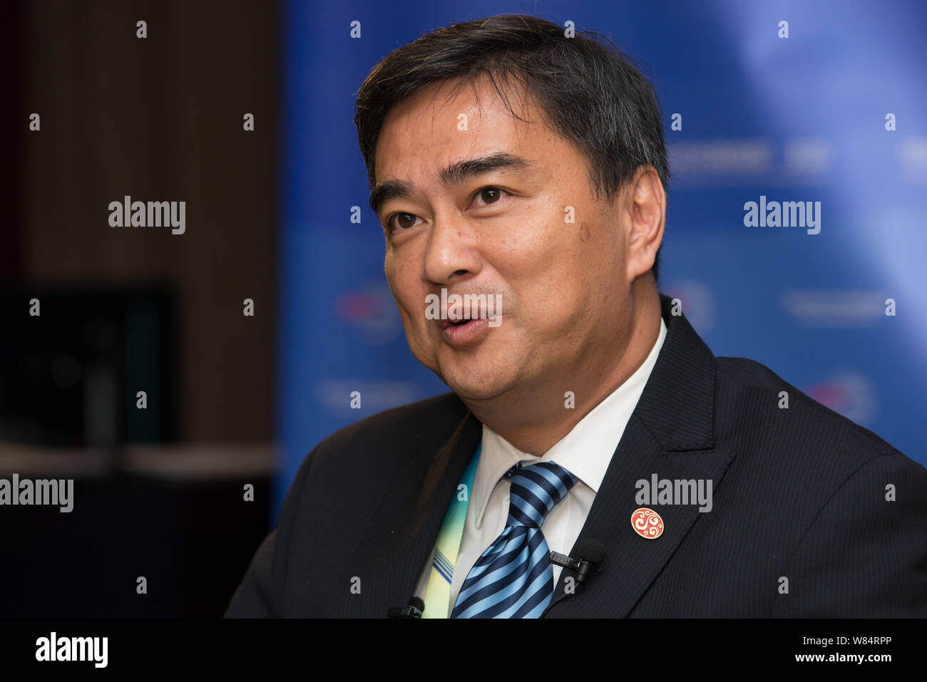 Abhisit Vejjajiva, ex primo ministro della Thailandia, è stato intervistato durante la terza finestra di dialogo tra il Partito Comunista della Cina (CPC) e le giornate mondiali Foto Stock