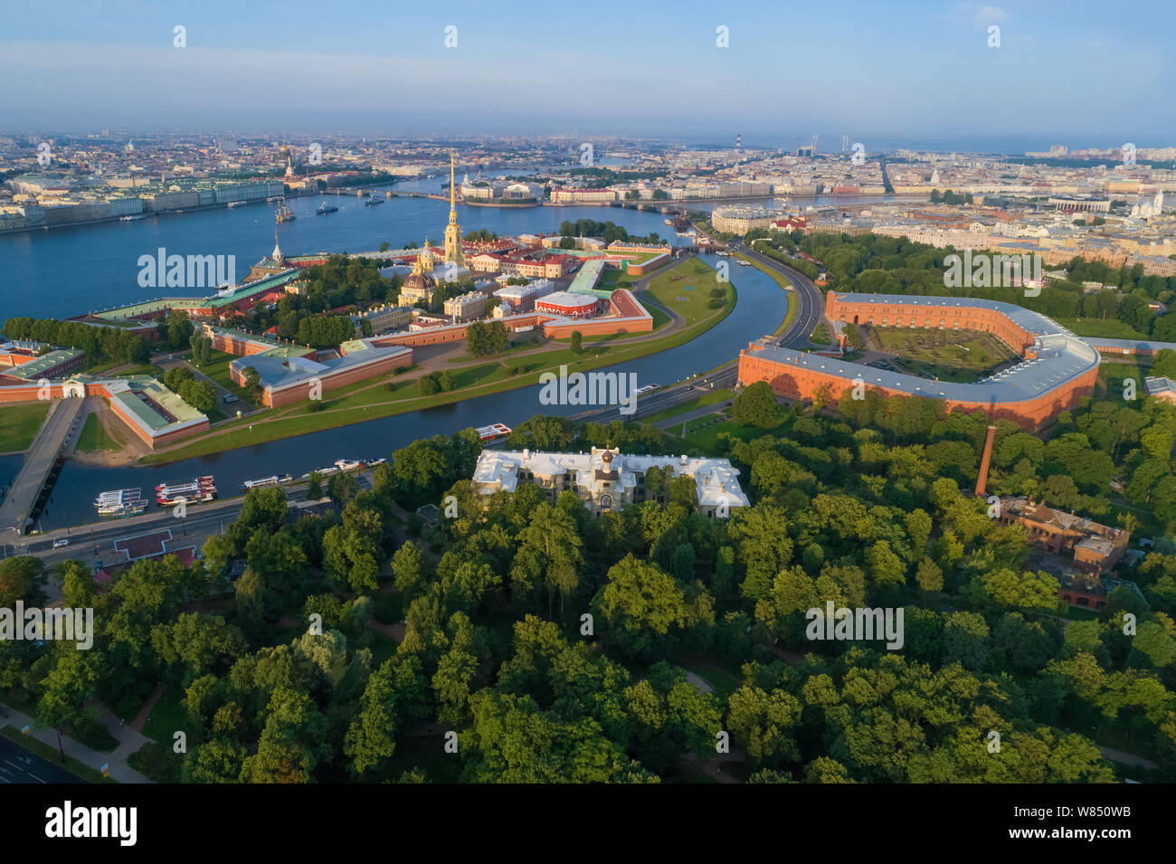 Vista della fortezza di Pietro e Paolo su un soleggiato luglio mattina (fotografia aerea). San Pietroburgo, Russia Foto Stock