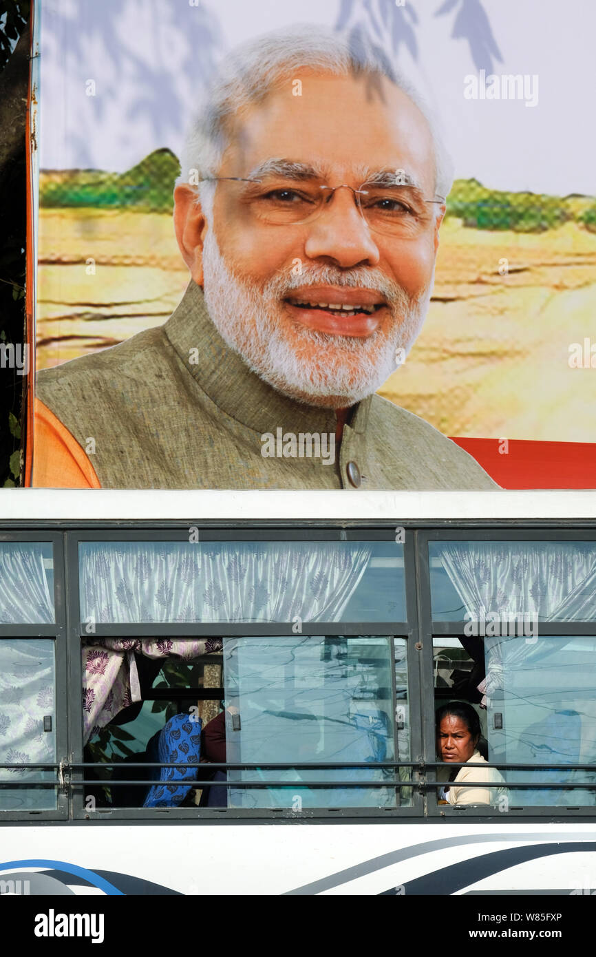 Primo Ministro indiano Narendra modi su un poster nella città di Tezpur, Stato di Assam, in India Foto Stock