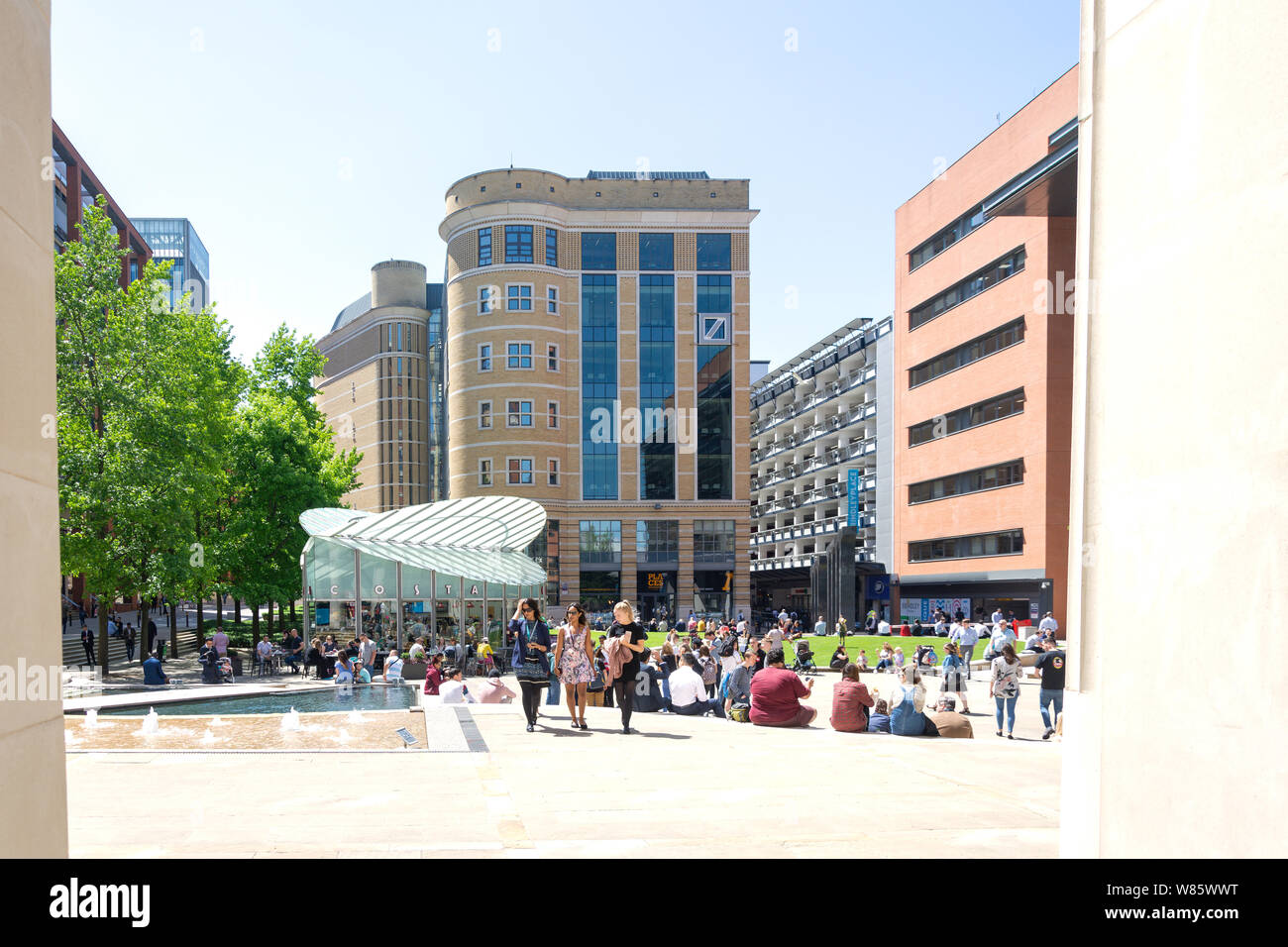 La piazza centrale, Brindleyplace, Westside District, Birmingham, West Midlands, England, Regno Unito Foto Stock