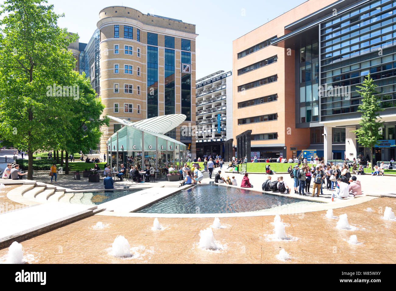 La piazza centrale, Brindleyplace, Westside District, Birmingham, West Midlands, England, Regno Unito Foto Stock