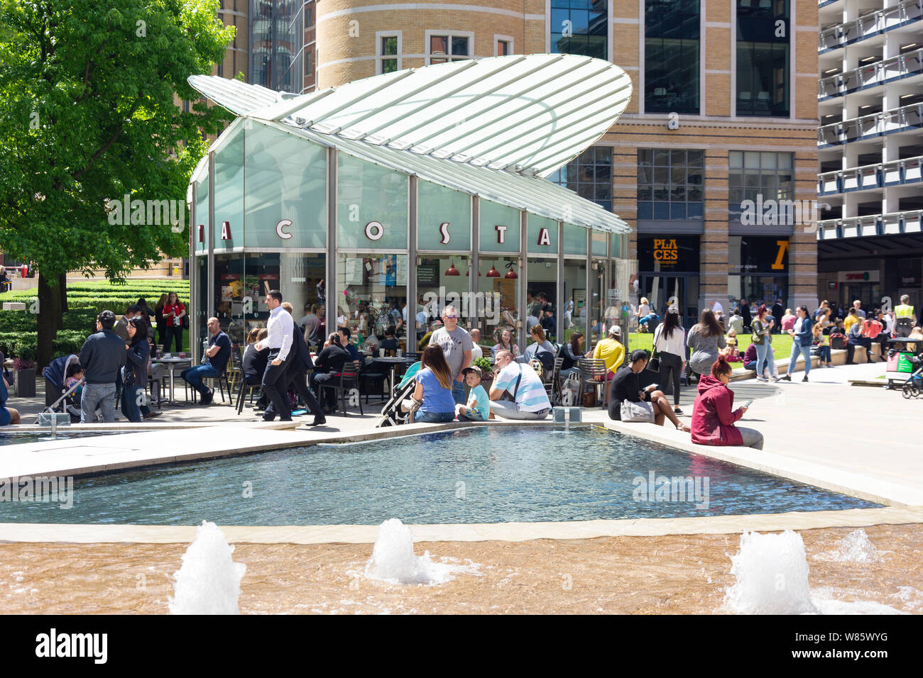 La piazza centrale, Brindleyplace, Westside District, Birmingham, West Midlands, England, Regno Unito Foto Stock