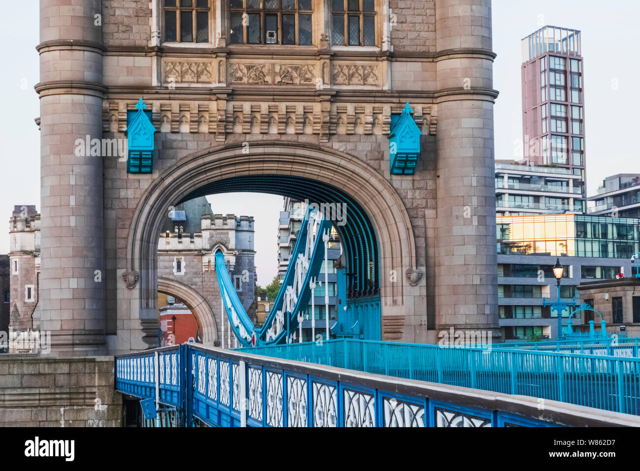Inghilterra, Londra, dettaglio del Tower Bridge senza traffico Foto Stock