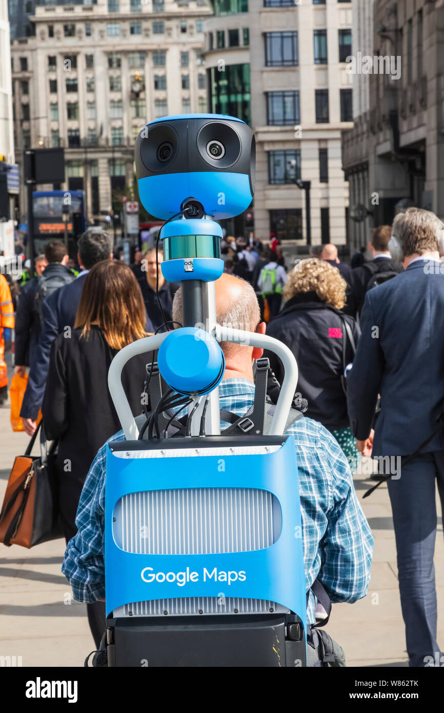 Inghilterra, Londra, uomo che porta 360 grado fotocamera per Google la mappatura a livello stradale Foto Stock