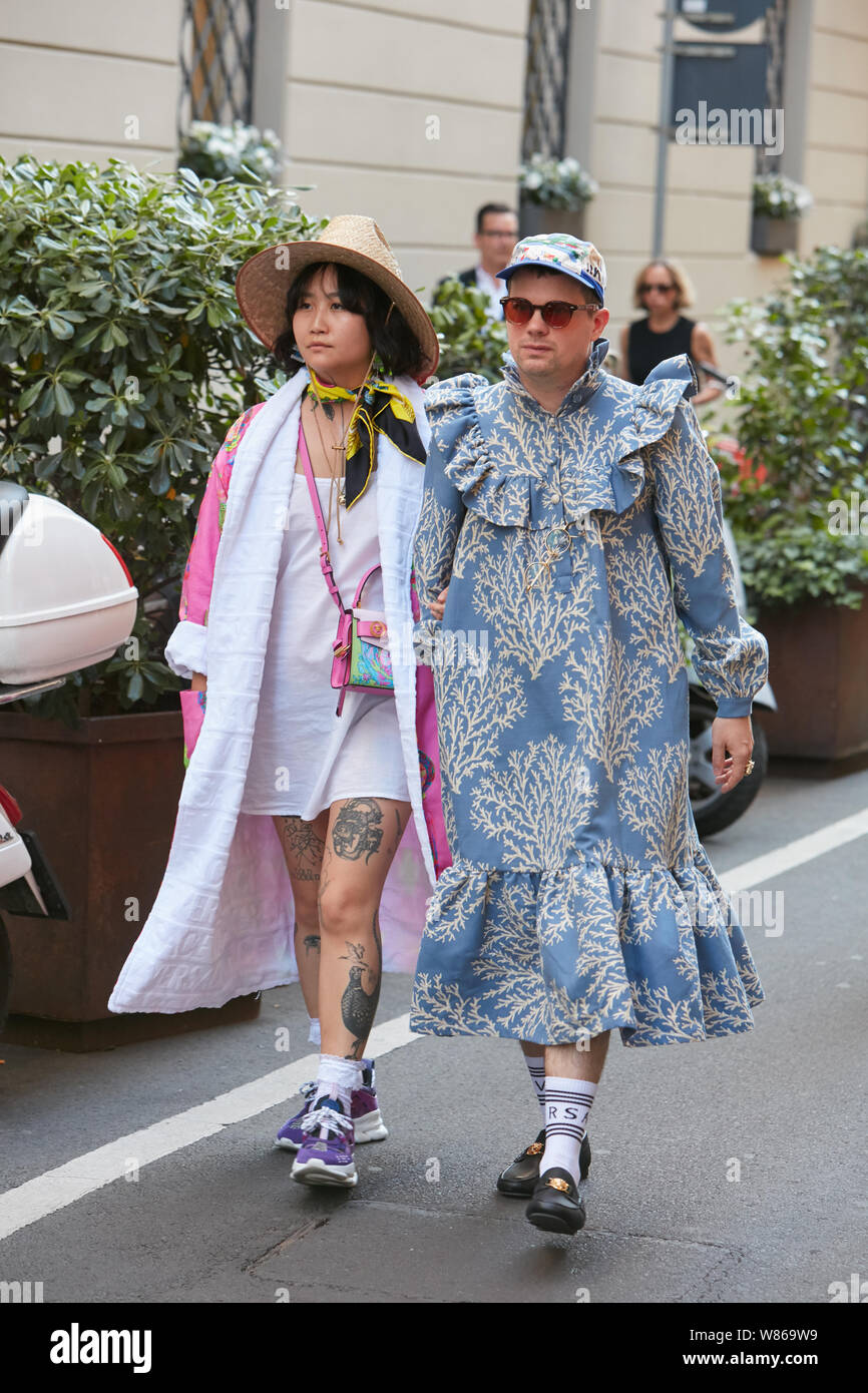 Blue versace dress immagini e fotografie stock ad alta risoluzione - Alamy