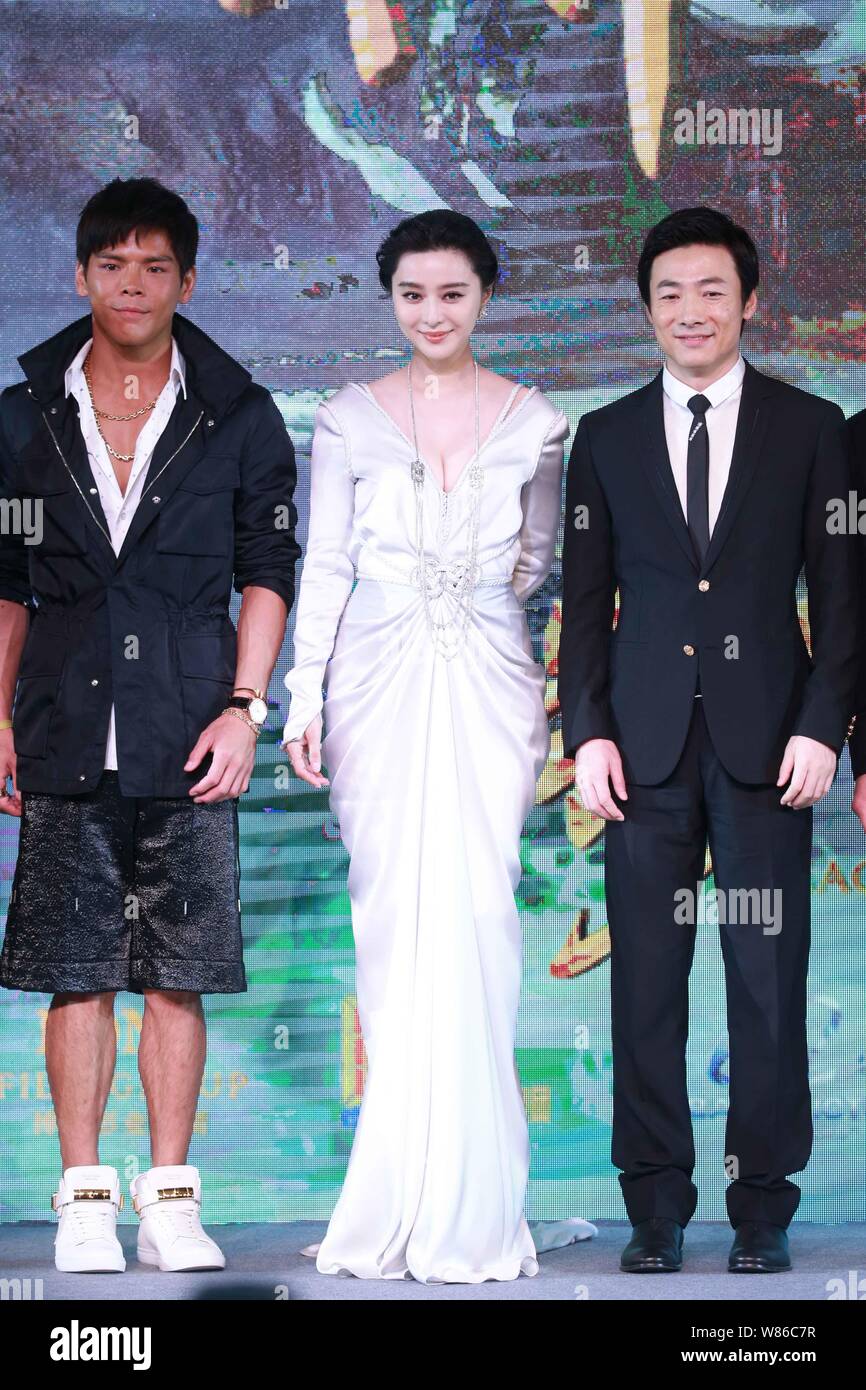 (Da sinistra) Hong Kong attore Jacky Heung, attrice cinese Fan Bingbing e attore Zu Feng partecipare ad una conferenza stampa per la premiere del loro nuovo film Foto Stock