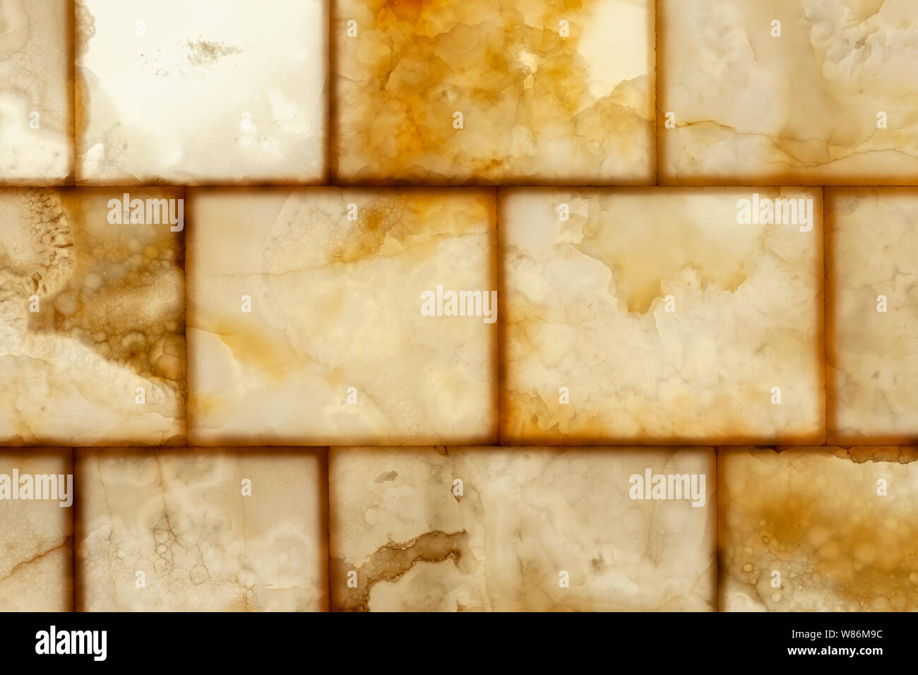 Miele naturale onyx decorativo pannelli di parete con retro illuminazione accesa, close-up foto di sfondo texture Foto Stock