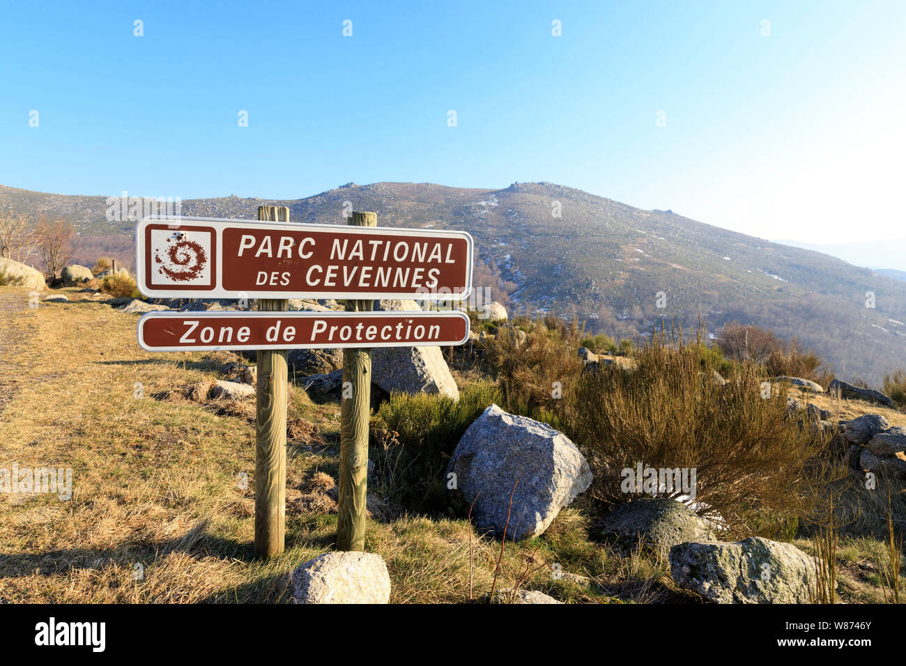 Segno che indica il parco nazionale di Cevennes, la zona di protezione vicino al Pont de Montvert - Sud Mont Lozère (sud della Francia) Foto Stock