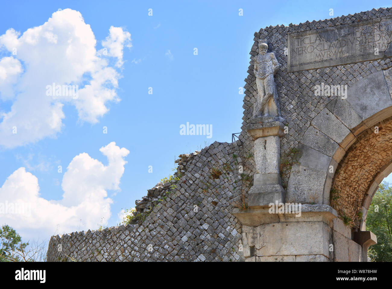 Sepino, Molise, Italia. Altilia il sito archeologico si trova in Sepino, in provincia di Campobasso. Il nome Altilia indica la città romana. Foto Stock