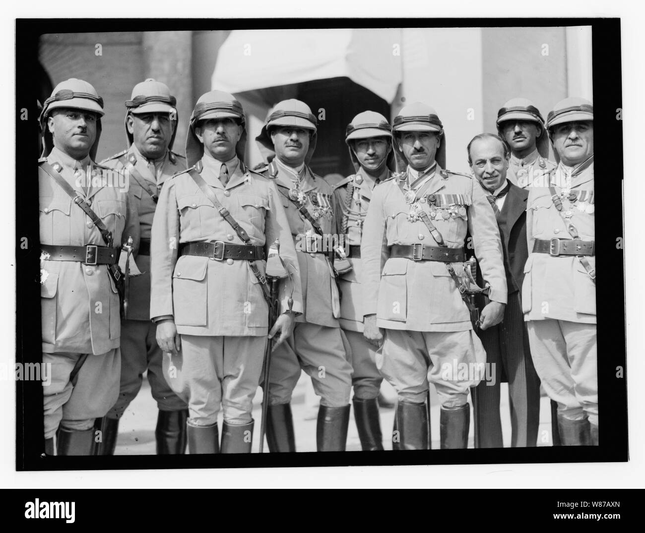 10/6/32 presso il palazzo ecc., Baghdad, ufficiali britannici Foto Stock
