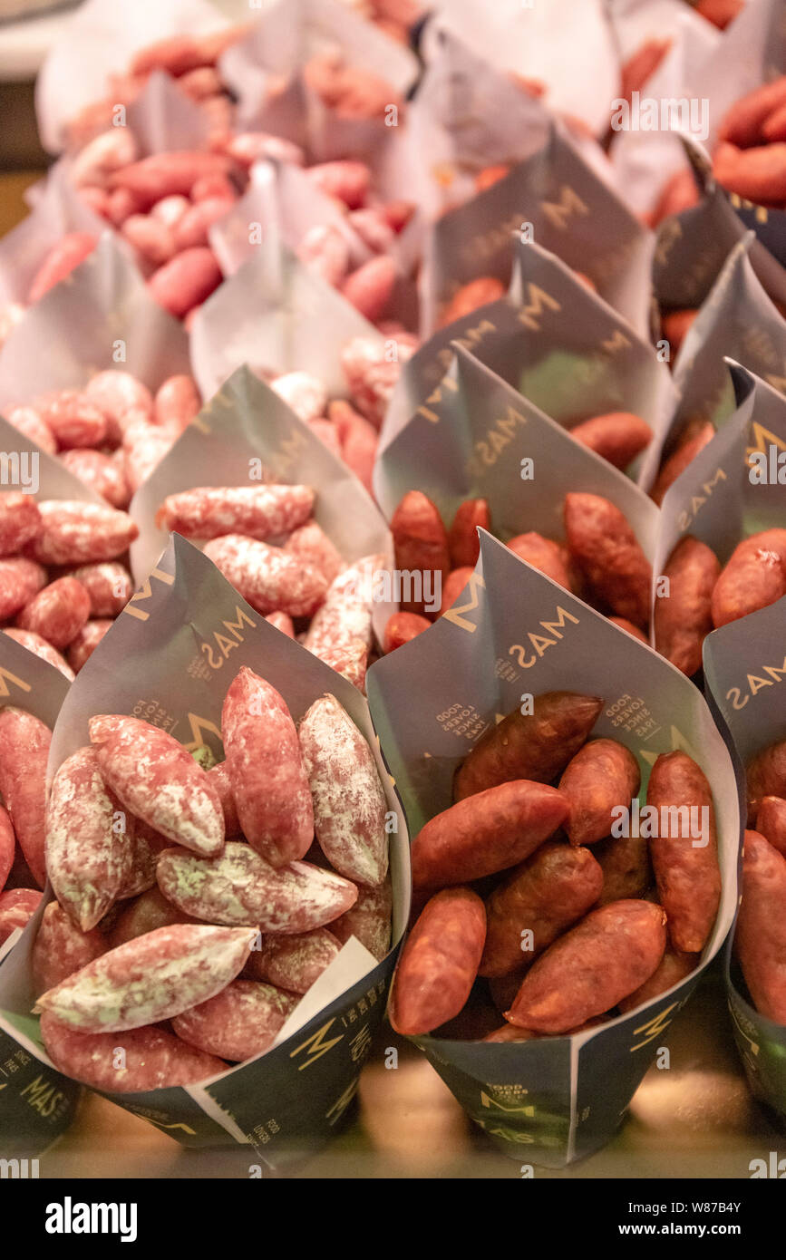 Vista verticale del salame tradizionale di palline in Madrid. Foto Stock