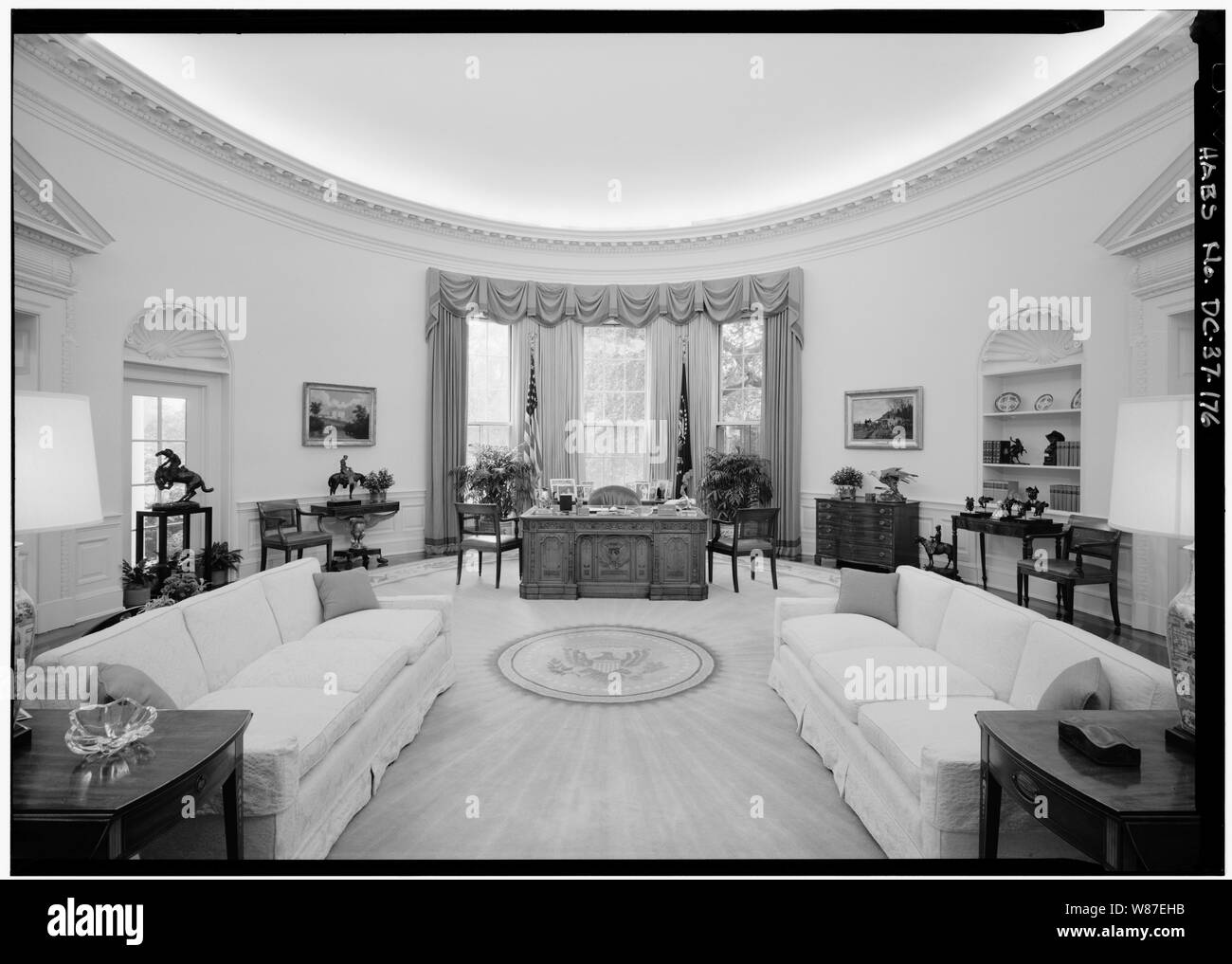 176. Ufficio ovale; vista guardando a sud; 176. Ufficio ovale; vista guardando a sud - la Casa Bianca, 1600 Pennsylvania Avenue, Northwest, Washington, Distretto di Columbia, DC Foto Stock