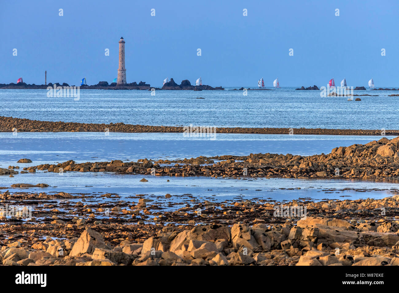 Il faro di Heaux, Ile-de-Brehat (Brehat Island), visto dal Sillon de Talbert Foto Stock