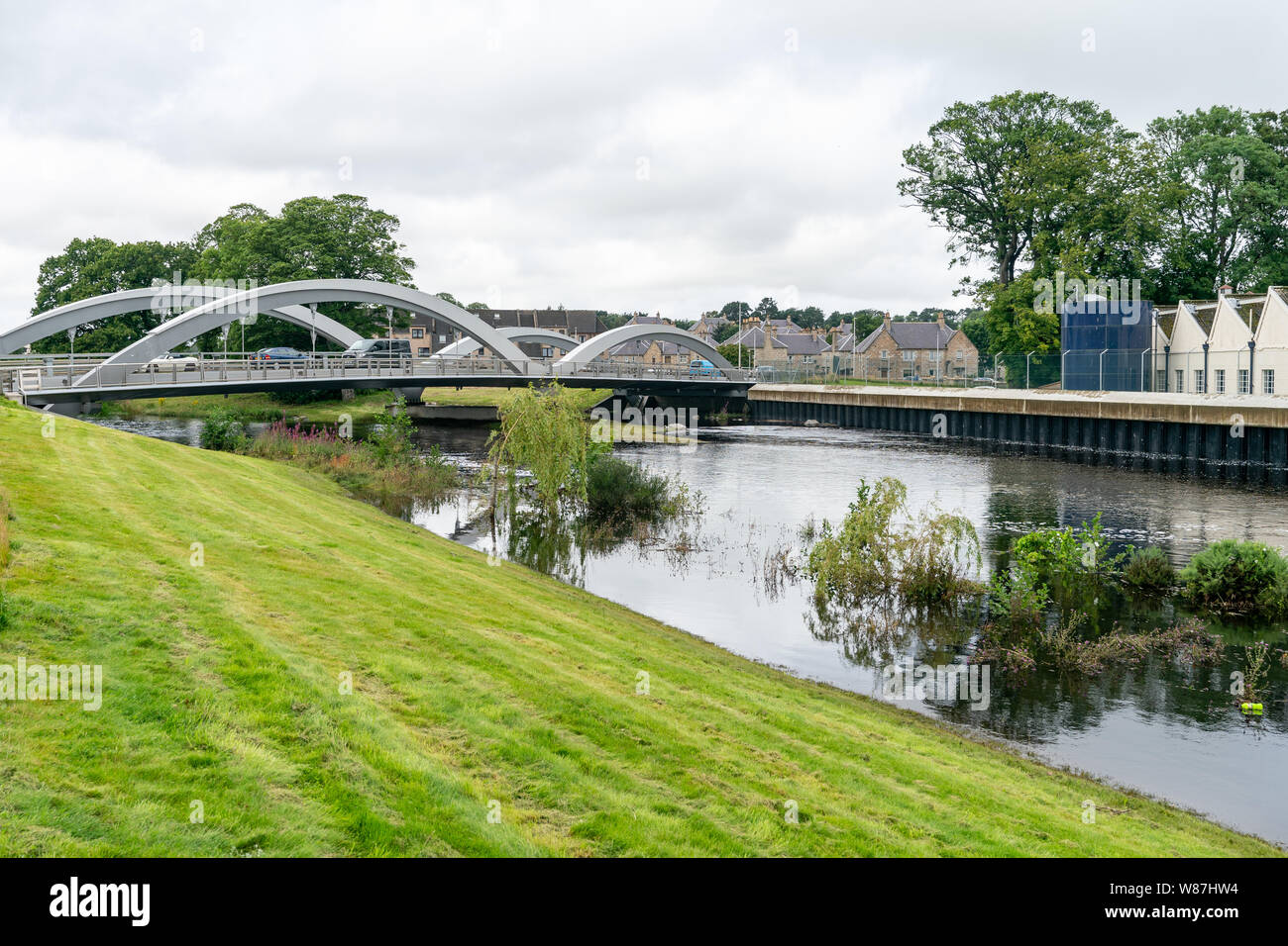 Elgin, murene, UK. 8 Ago, 2019. Regno Unito. Molte parti di Elgin e Moray District subito allagamenti, tuttavia, la riduzione regime entro Elgin ha fatto il suo lavoro intorno al Landshut ponte sopra il fiume Lossie. Credito: JASPERIMAGE/Alamy Live News Foto Stock