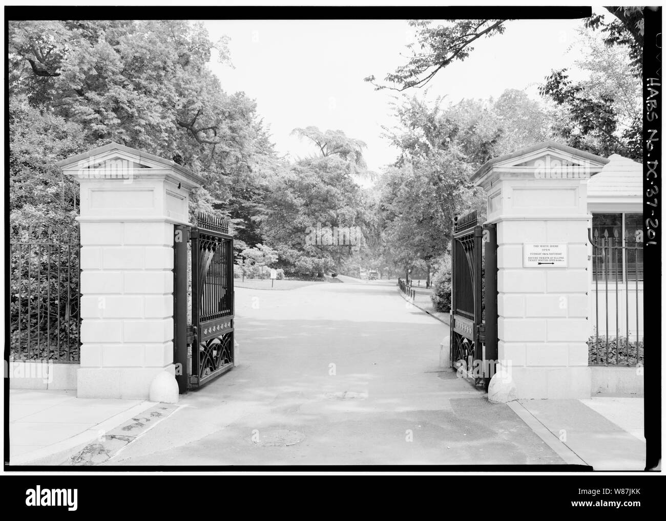 201. Motivi del sud; vista a sud-ovest di cancelli, guardando ad Est; 201. Motivi del sud; vista a sud-ovest di cancelli, guardando ad Est - La Casa Bianca, 1600 Pennsylvania Avenue, Northwest, Washington, Distretto di Columbia, DC Foto Stock