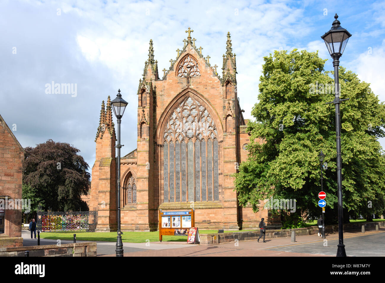 Sul lato est della Cattedrale di Carlisle, Castle Street, Carlisle, città di Carlisle, Cumbria, England, Regno Unito Foto Stock