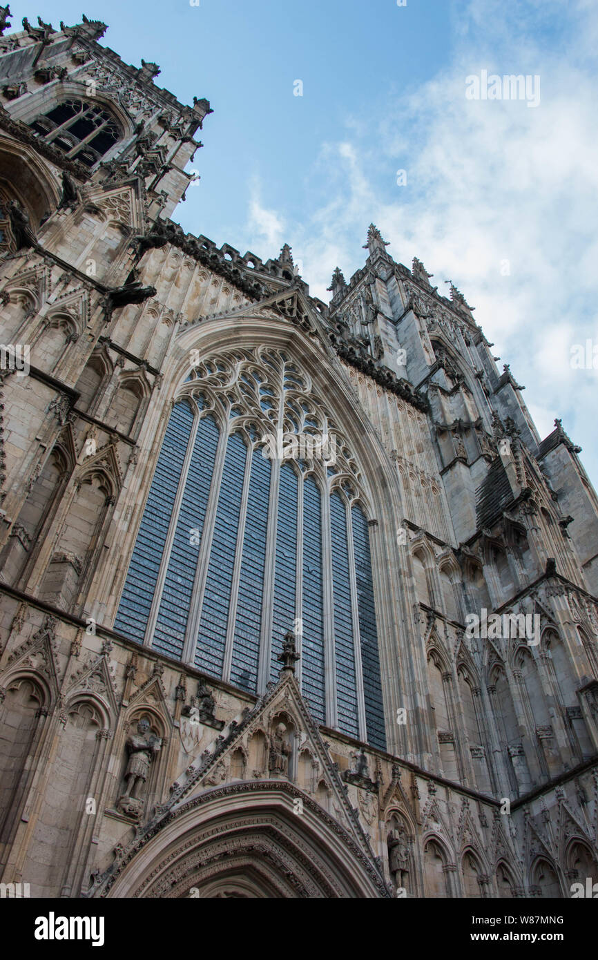 Close up di York Minster, guardando verso l'alto Foto Stock