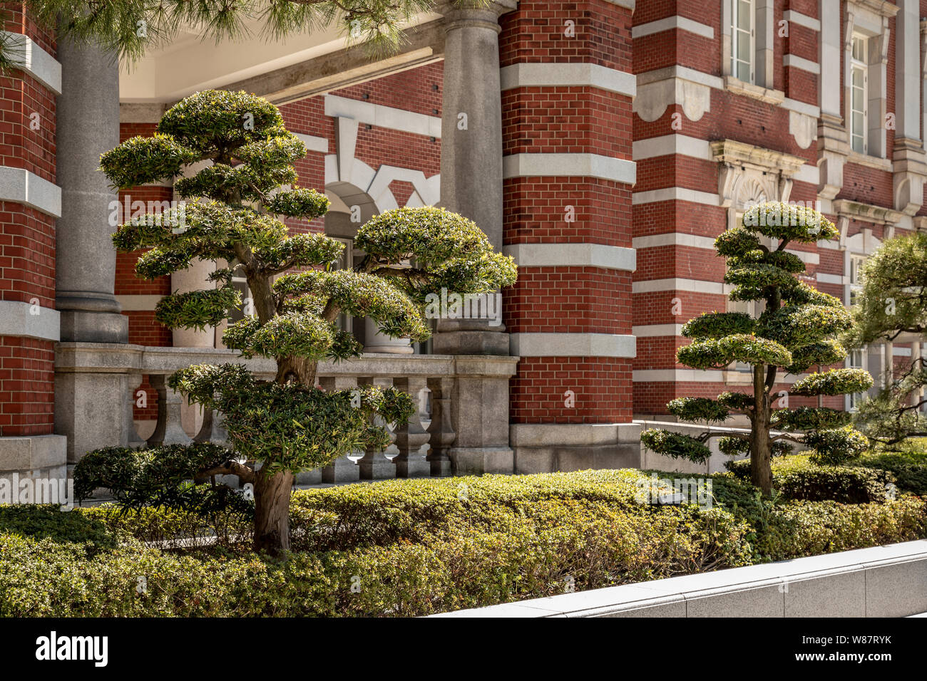 Al di fuori di Tokyo stazione di pioggia, Tokyo, Giappone. Foto Stock