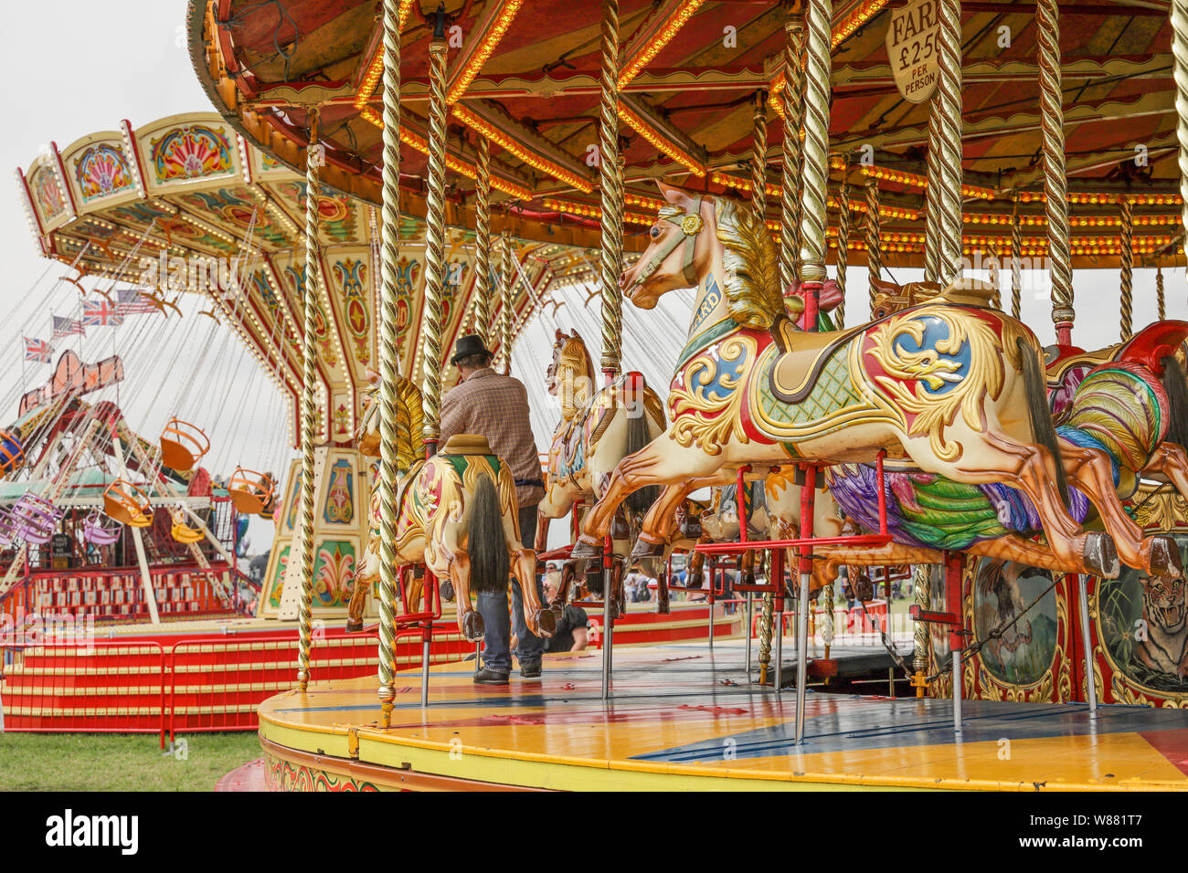 Tradizionale Fairground Merry Go Round Ride Foto Stock