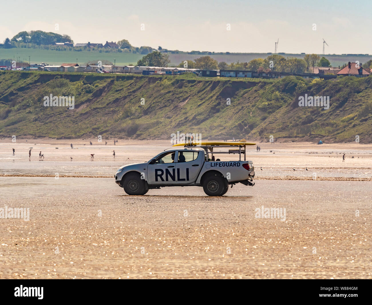 Pattuglia RNLI veicolo sulla spiaggia a Filey, North Yorkshire, Regno Unito. Foto Stock