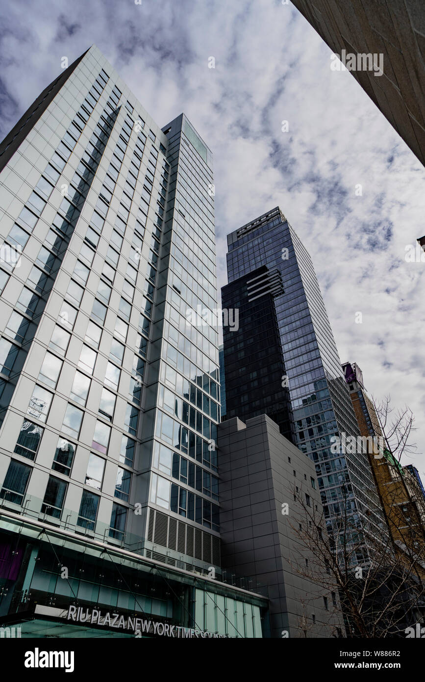 New York, Feb 14, 2018 - RIU Plaza palazzo visto nella città di New York Foto Stock