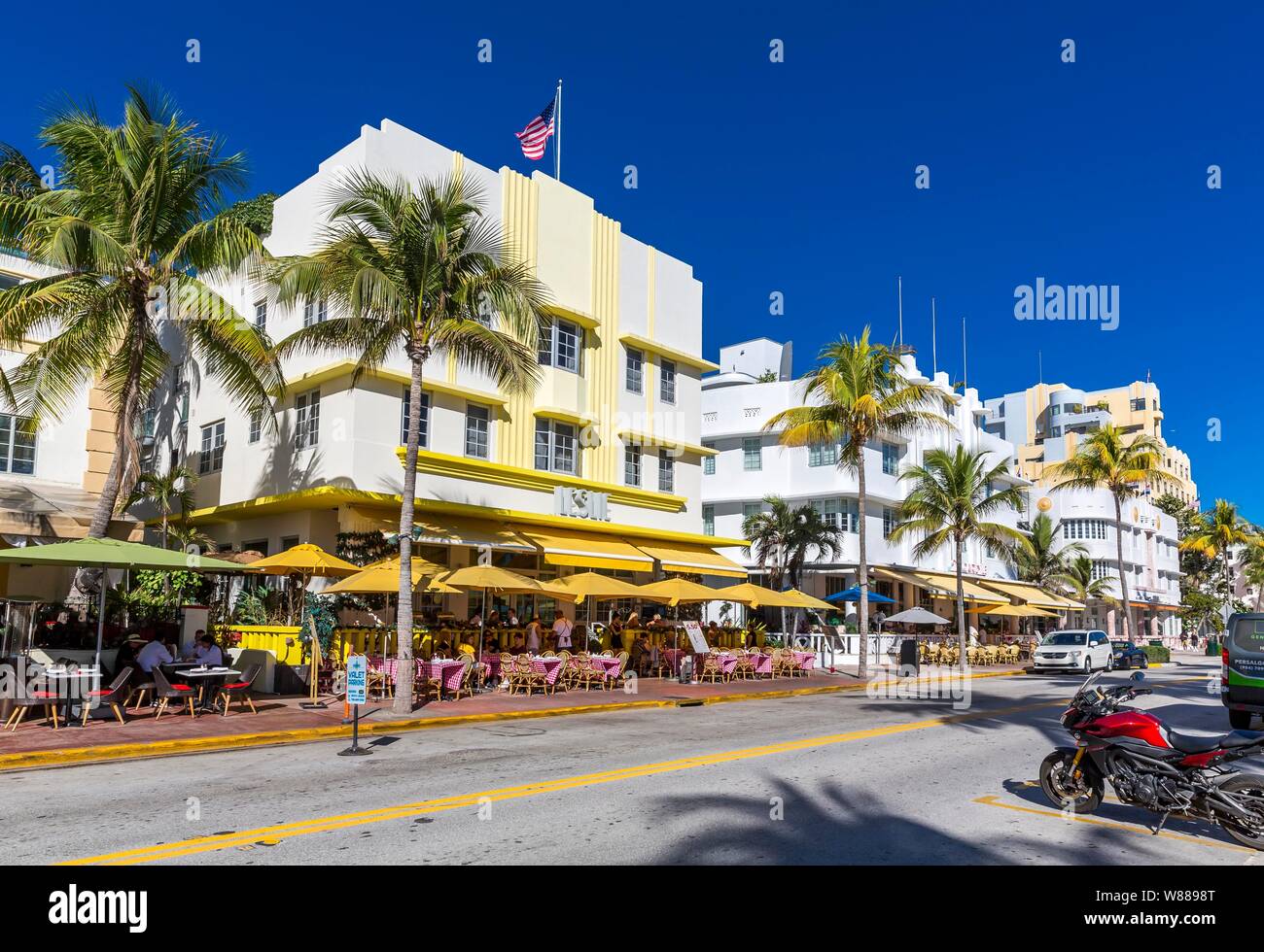 Ristoranti e alberghi, appartamenti di vacanza e appartamenti di lusso, Ocean Drive, quartiere Art Deco di South Beach, Miami Beach, Miami-Dade County Foto Stock