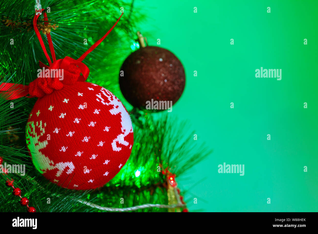 Giocattolo di Natale sull'albero di Natale. Nuovo anno. Foto Stock