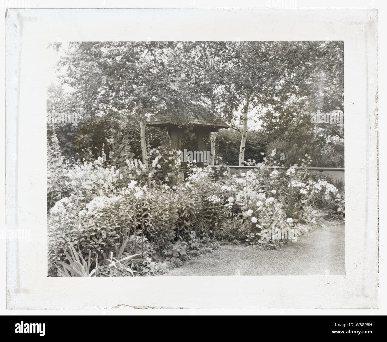 Indian Ridge, Dottor Francesco Vescovo Harrington house, 166 Argilla Road, Ipswich, Massachusetts. Sedia da giardino Foto Stock