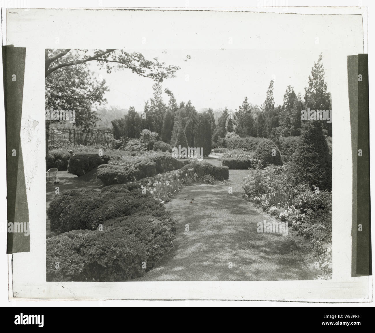 Killenworth, George Dupont Pratt house, Glen Cove, New York. Percorso di giardino verde Foto Stock
