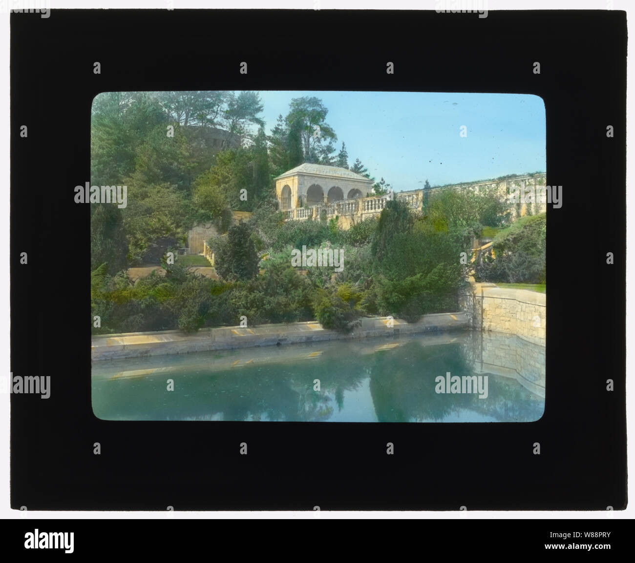 Killenworth, George Dupont Pratt house, Glen Cove, New York. Vista della casa da tè da piscina Foto Stock