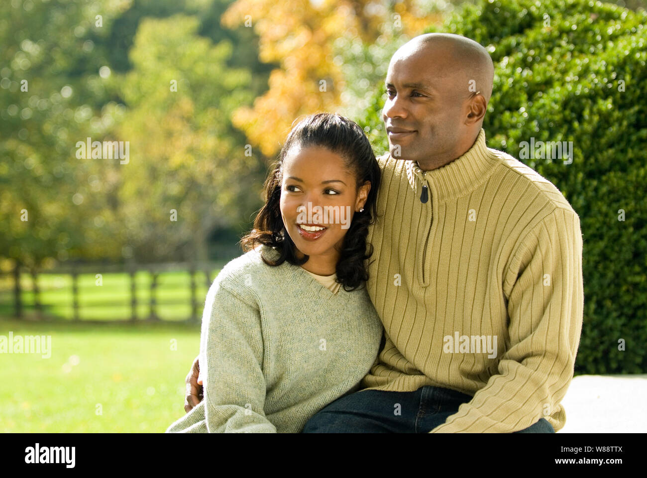 Coppia in autunno Foto Stock