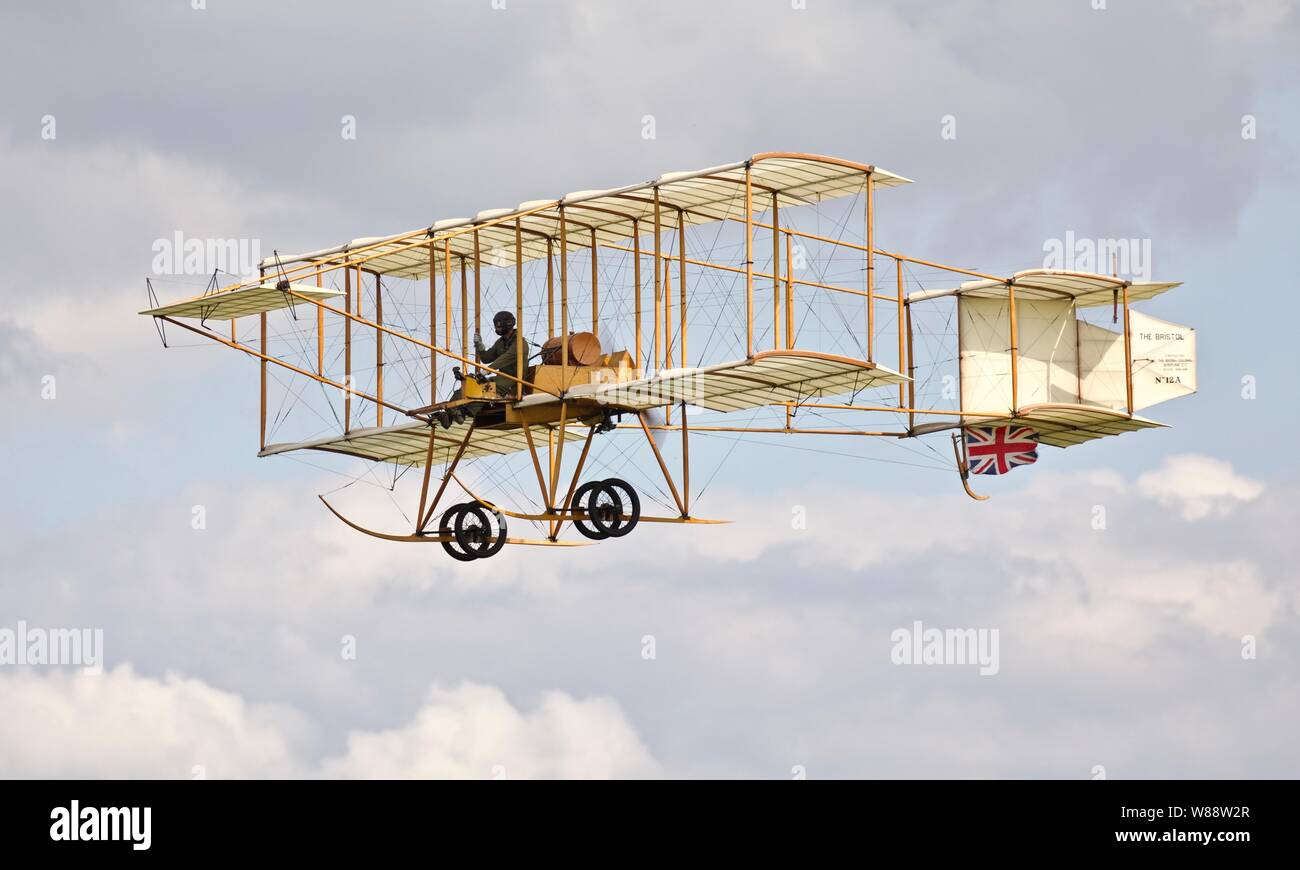 1910 Bristol Boxkite (replica) parte dell'Shuttleworth Accumulazione Airborne all'Airshow militare il 7 Luglio 2019 Foto Stock