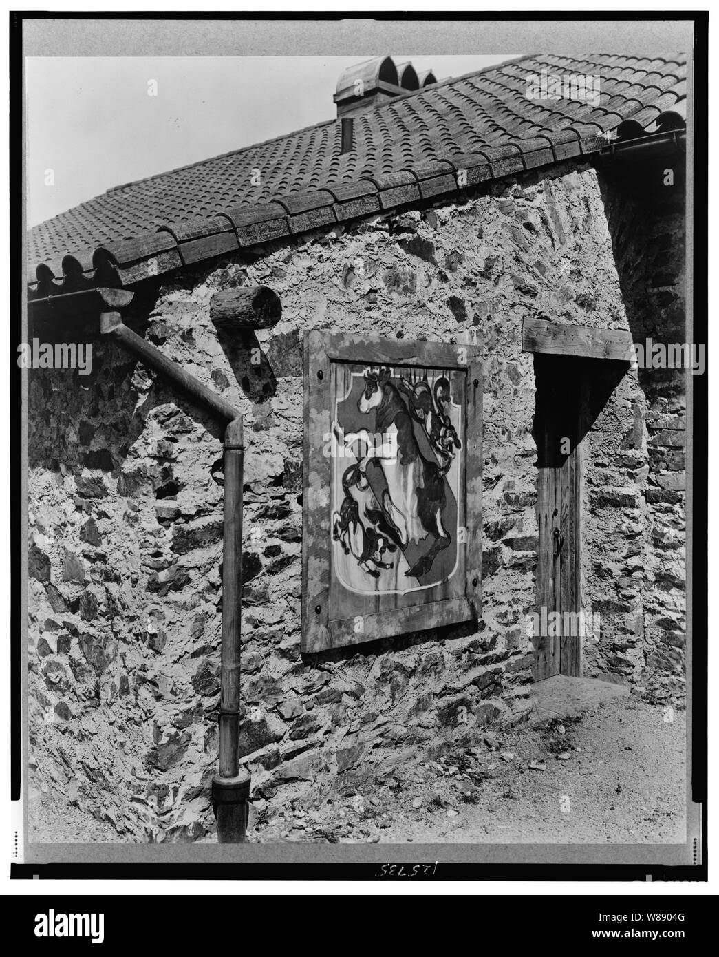 Sorpresa Valley Farm, Arthur Curtiss James proprietà, Beacon Hill Road, Newport, Rhode Island. Dettaglio del murale, l'esterno del palazzo Foto Stock