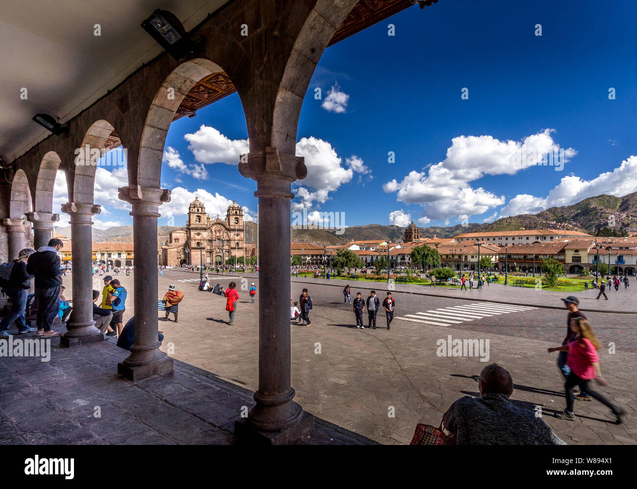 Cuzco, Perù - Maggio3, 2019. La piazza principale di Cusco, Plaza de Armas con il suo famoso punto di riferimento, cattedrale di Cusco, Cusco, Perù, Sud America Foto Stock