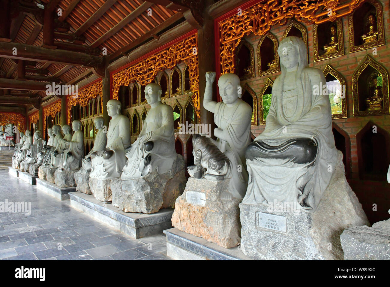 Bai Dinh tempio buddista, Vietnam Asia Foto Stock