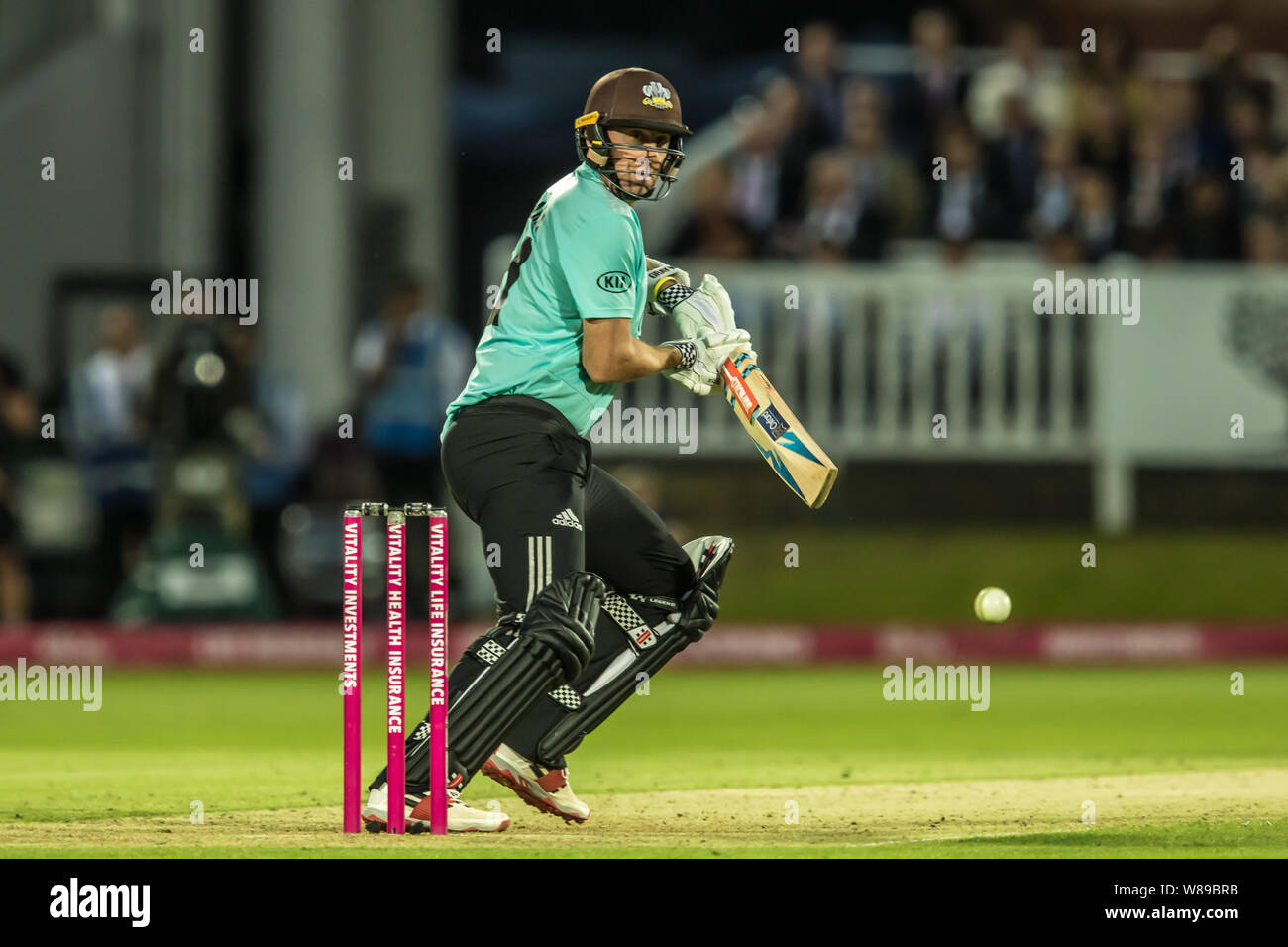 Londra, Regno Unito. 8 agosto, 2019. Rikki Clarke alla battuta per Surrey contro Middlesex nella vitalità di Blast T20 partita di cricket al Lords. David Rowe/Alamy Live News Foto Stock
