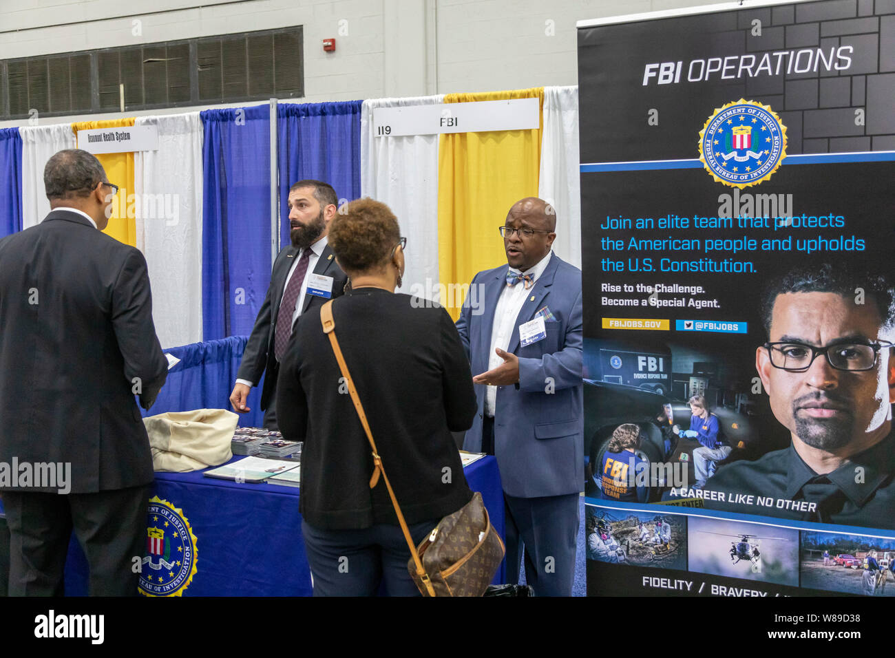 Detroit, Michigan - l'FBI reclute a una fiera del lavoro durante la convention annuale della Associazione Nazionale per la promozione delle persone di colore (NAA Foto Stock