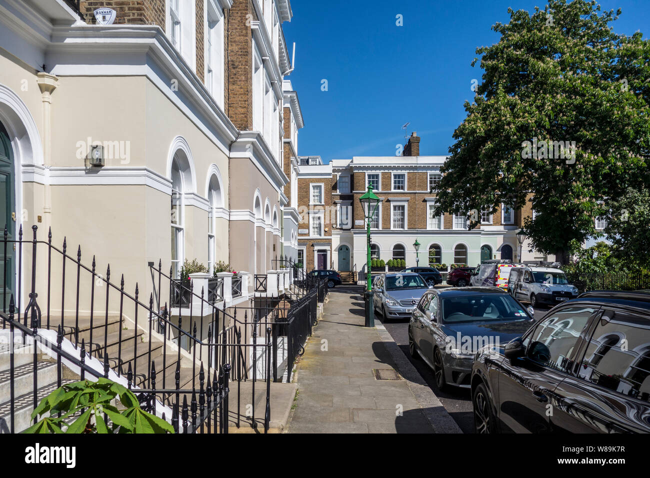 Case a schiera su St. James's Gardens Royal Borough di Kensington e Chelsea, Notting Hill, London, Regno Unito Foto Stock