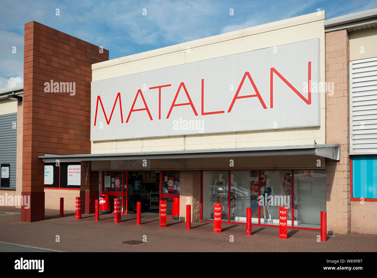 La vetrina delle scarpe, abbigliamento e della moda rivenditore Matalan su un retail park in Baguley, Manchester. (Solo uso editoriale). Foto Stock